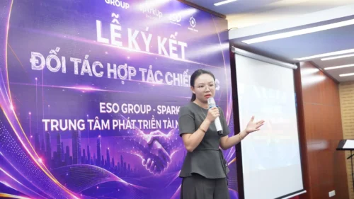 ESO GROUP hợp tác Spark Up - đại diện ký kết văn bản hợp tác chiến lược