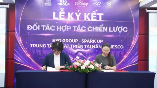 Đại diện Spark Up phát biểu tại sự kiện hợp tác ESO GROUP